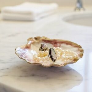 Golden Clam Shell: Treasure & Jewelry Dish Tray Organizer for Mermaids Ocean